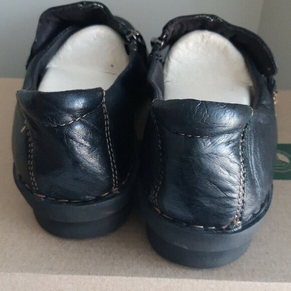 CLARKS black leather shoes loafers style 84151 contrast stitching ladies Sz 7.5 - Picture 4 of 7